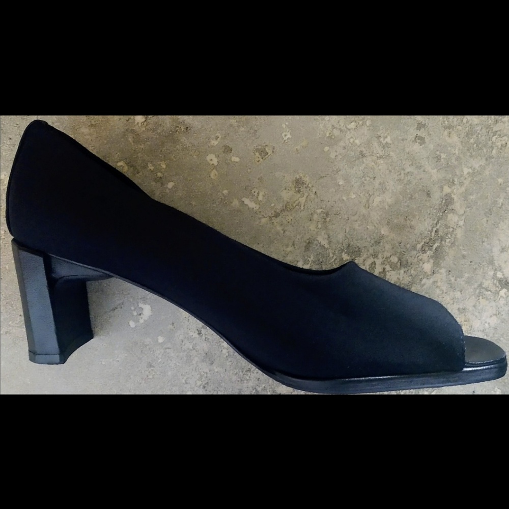 STUART WEITZMAN PUMPS